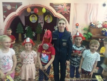 Гости из пожарной охраны в детском саду «Дюймовочка» - 1