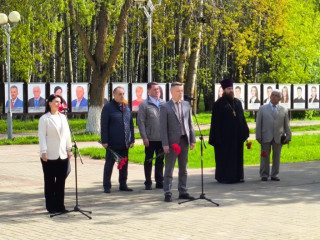 26 апреля 2024 года, именно этой аварии, именно этим людям, которых она затронула, было посвящено торжественное мероприятия, которое проходило у памятного знака «Чернобыль» - фото - 7