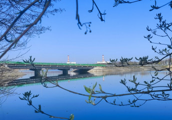 смоленская АЭС: более 3 километров побережья Десногорского водохранилища убрали активисты акции «Зеленая весна – 2025» - фото - 9