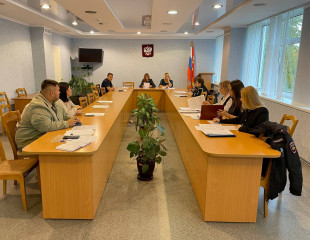 восьмого октября в Администрации города состоялось расширенное заседание Комиссии по делам несовершеннолетних и защите их прав - фото - 1