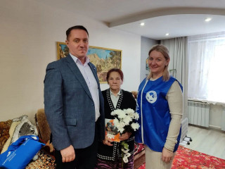 сегодня мы отдали дань уважения и выразили глубокую благодарность человеку с невероятной силой духа — Валентине Ивановне Гоман, жительнице блокадного Ленинграда - фото - 3