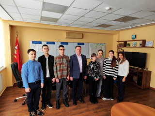 в рамках профориентационной программы учащиеся 8 класса МБОУ «СШ №1» посетили Администрацию Десногорска - фото - 9