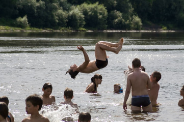 цгимс ГУ МЧС России по Смоленской области НАПОМИНАЕТ: Купальный сезон в разгаре – соблюдайте правила безопасности на воде - фото - 1