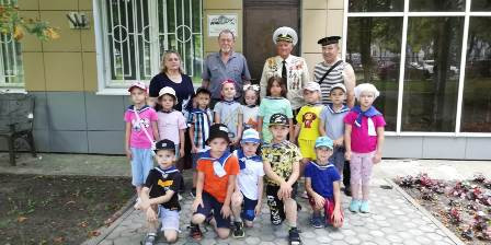 встреча ветеранов ВМФ с детьми старшей группы МБДОУ «Детский сад «Дюймовочка» - фото - 2